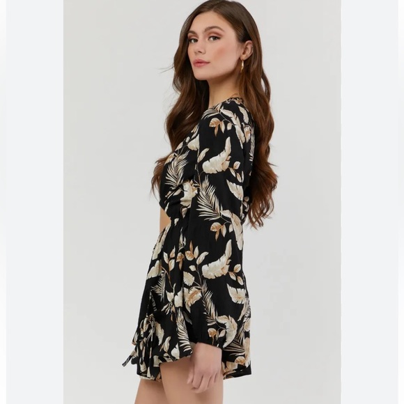 NWT Forever 21 Black Long Sleeve Floral Print Romper - Picture 2 of 7